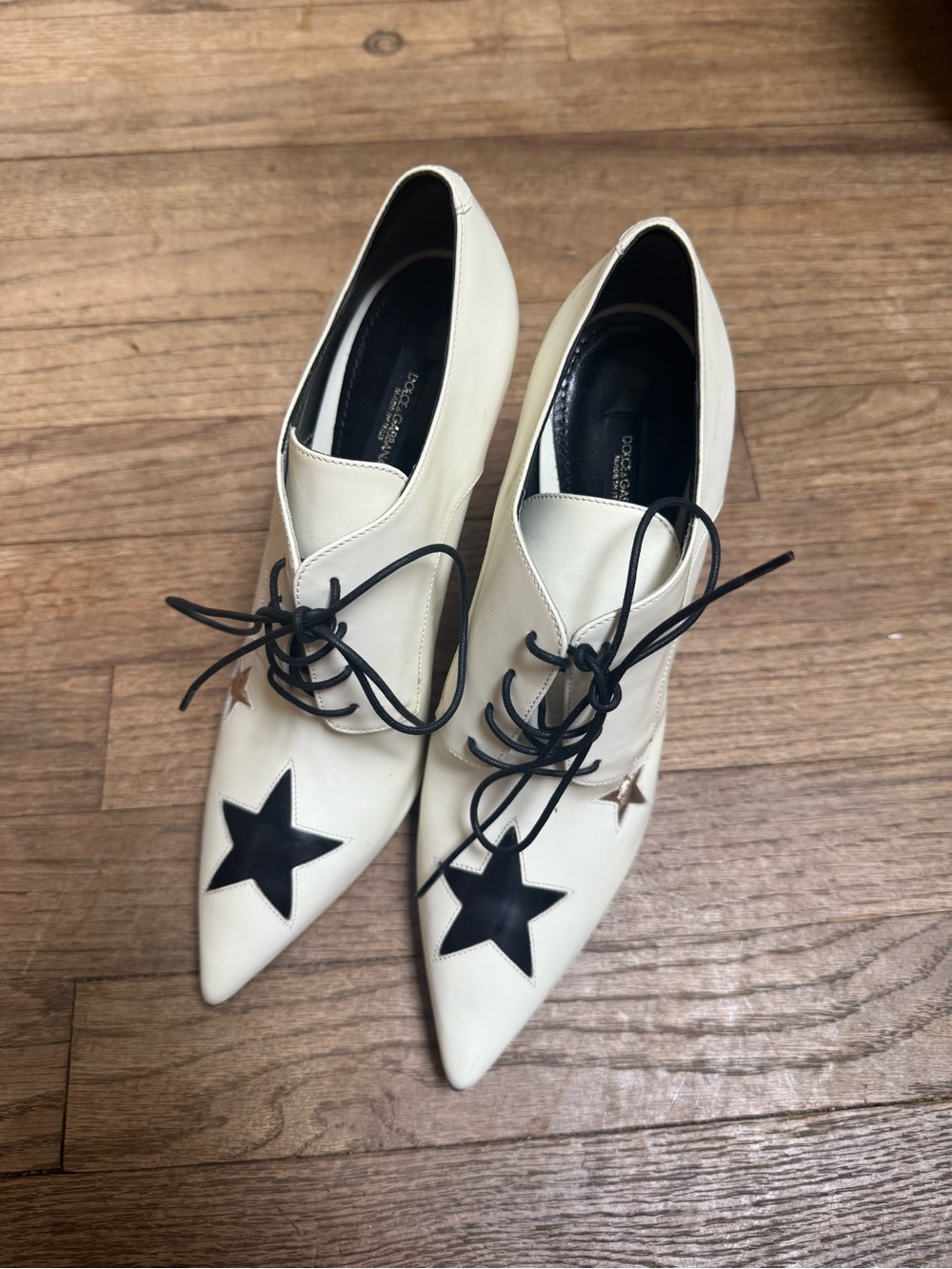 Great Condition- Dolce & Gabbana White Star Lace-Up Pointed Flats (women’s 6.5)